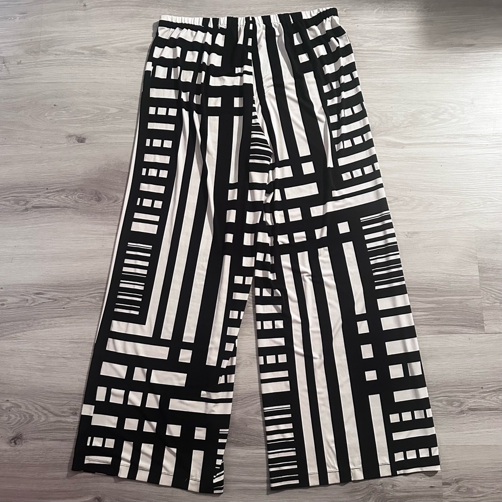 Chico's Black And White Geometric Abstract Wide Leg Pants Size 2X Plus - Picture 7 of 7